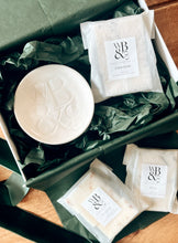 Load image into Gallery viewer, Bloom Burner Wax Melt Ready Made Christmas Gift Set