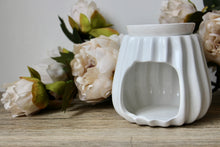 Load image into Gallery viewer, The Poppy Wax Melt Burner - WHITE BLOOM & CO