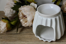 Load image into Gallery viewer, The Poppy Wax Melt Burner - WHITE BLOOM & CO