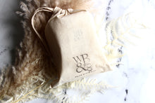 Load image into Gallery viewer, Cassis Fig - WHITE BLOOM & CO