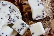Load image into Gallery viewer, Dark Honey & Tobacco Wax Melts - WHITE BLOOM & CO