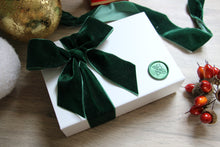 Load image into Gallery viewer, Christmas Mini Wax Melt Gift Box
